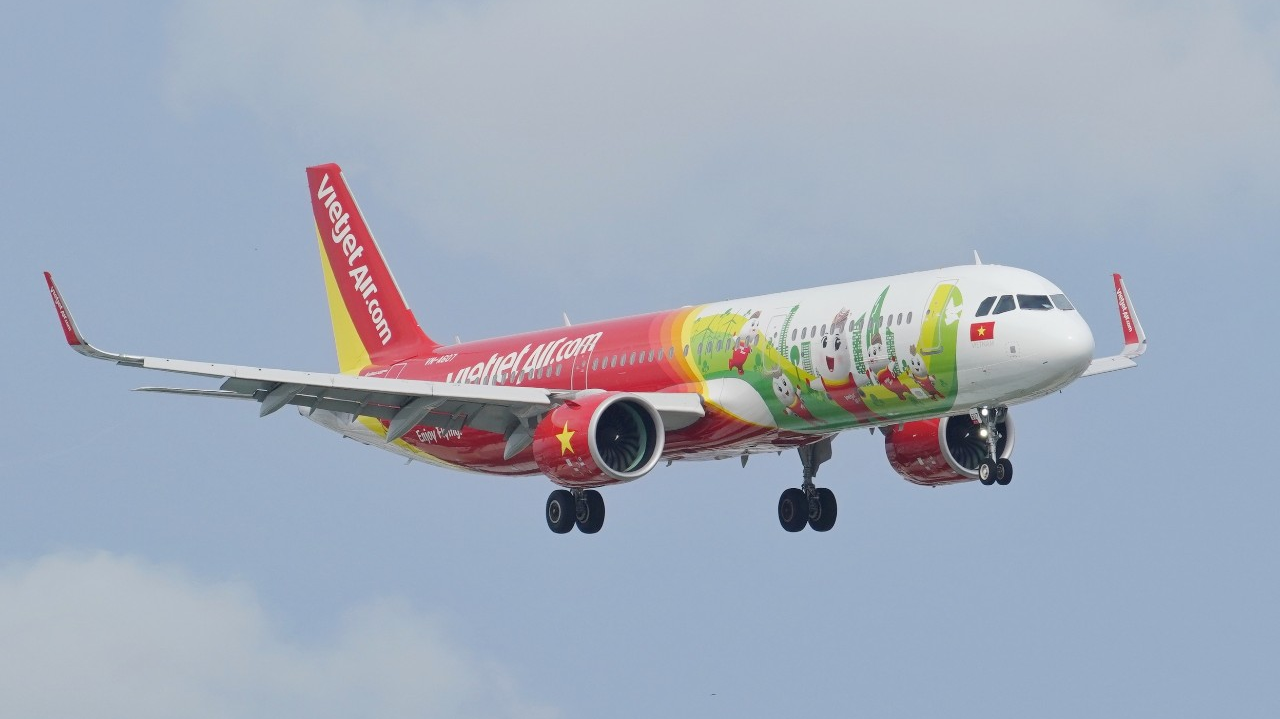 Vietjet thực hiện 68.821 chuyến bay, phục vụ chuyên chở cho 13,5 triệu lượt khách hàng trên toàn mạng bay trong 6 tháng đầu năm.