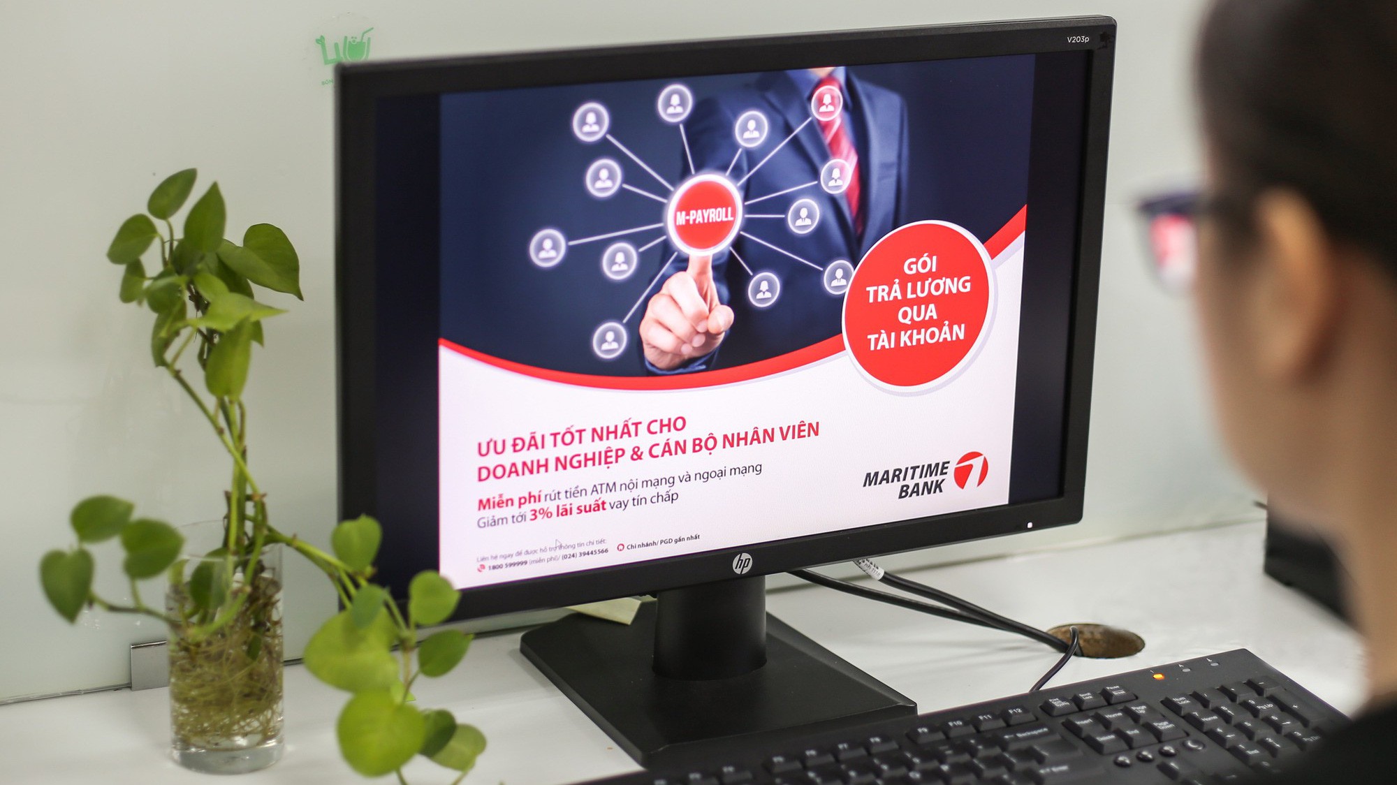 Với gói M-Payroll, toàn bộ nhân viên của P.Đ được miễn phí đăng ký trọn gói dịch vụ tài khoản, thẻ ghi nợ quốc tế, Internet banking, SMS.