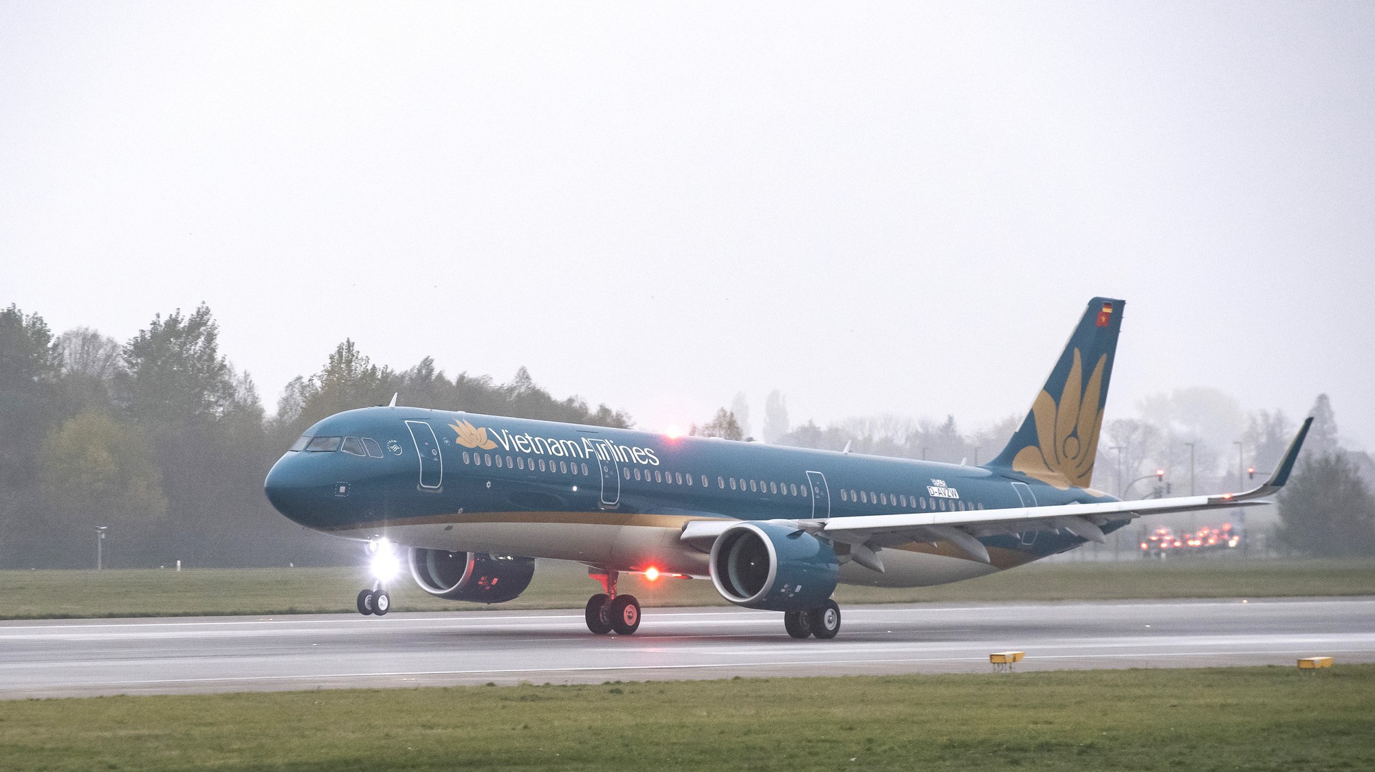 Chuyến bay thẳng được Vietnam Airlines bố trí đặc biệt, nhanh chóng trong thời gian ngắn, để đảm bảo cho Đội tuyển Việt Nam có được thể lực tốt nhất trước trận Bán kết lượt đi. 