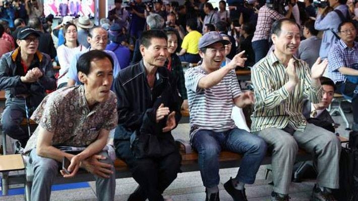 Hai ông Trump và Kim Jong Un bắt tay, bước vào cuộc gặp thượng đỉnh - Ảnh 6.