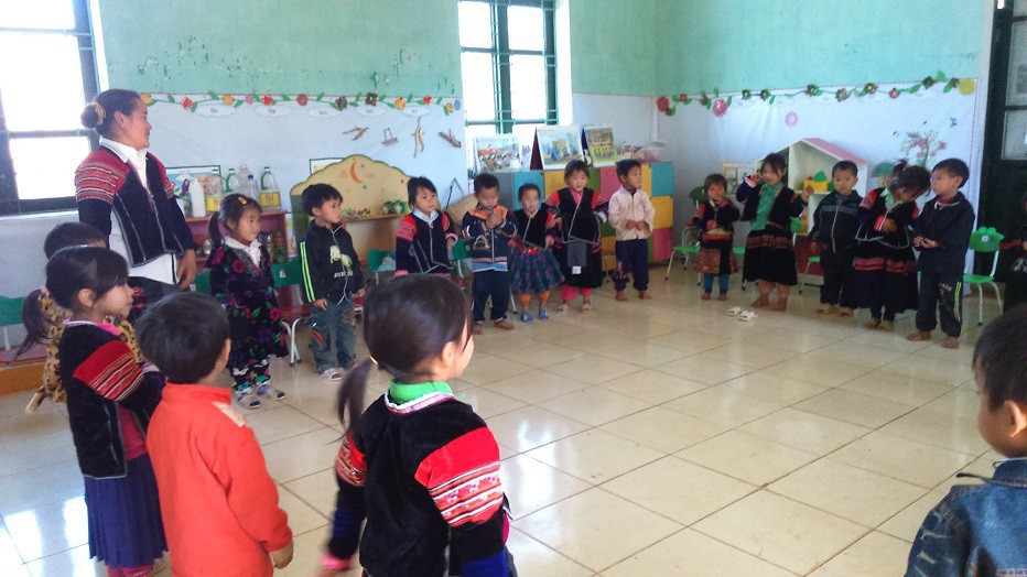 Cha mẹ hoặc người chăm sóc trẻ em mẫu giáo 5 tuổi được hưởng chính sách miễn học phí theo quy định trên làm Đơn đề nghị miễn học phí theo mẫu.