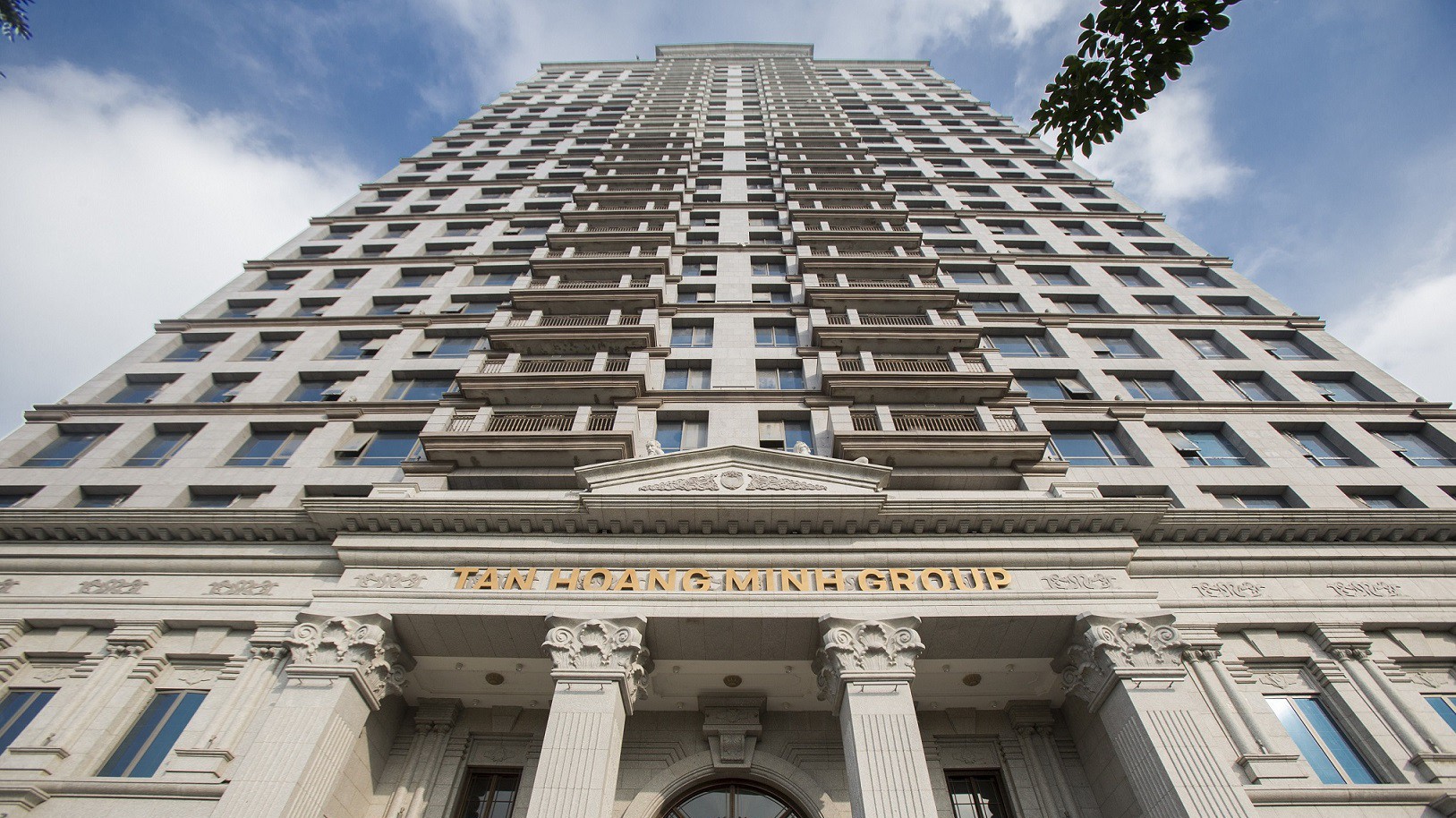 Từ ngày 8/6/2019, Tập đoàn Tân Hoàng Minh sẽ chính thức mở cửa dự án để chào đón các chủ nhân tương lai tới trải nghiệm những dịch vụ tiện ích đẳng cấp 6*.