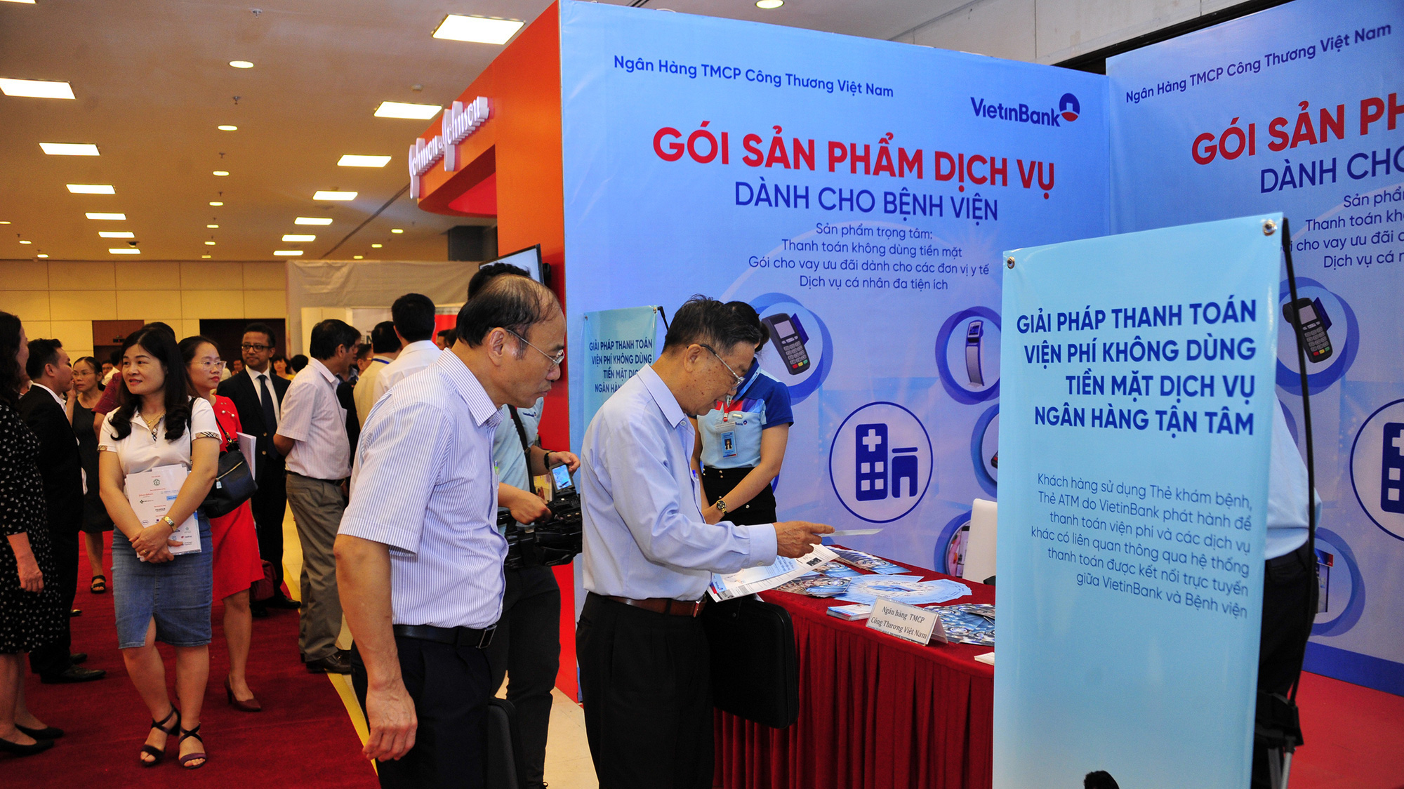 VietinBank là một trong những ngân hàng đầu tiên phối hợp với các cơ quan quản lý triển khai dịch vụ công bằng phương thức điện tử.