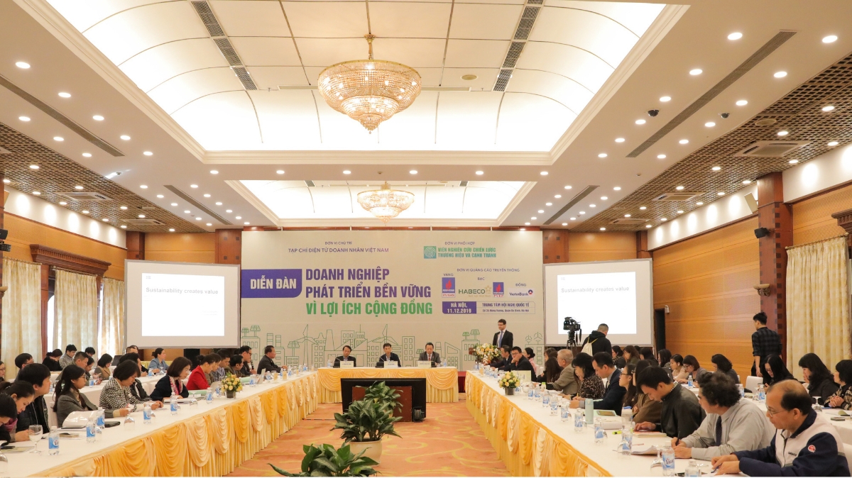 Chương trình với nhiều bài tham luận của các chuyên gia, các hiệp hội, đại diện các Doanh nghiệp đã cung cấp một cái nhìn tổng quan về kinh doanh, doanh nghiệp và cộng đồng và đưa ra những khó khăn để hướng tới sự phát triển bền vững.