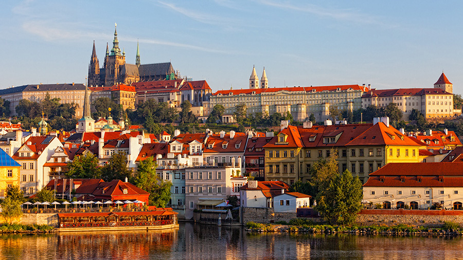 Thủ đô Praha - CH Séc còn sở hữu những kiến trúc, lâu đài đậm chất cổ điển.