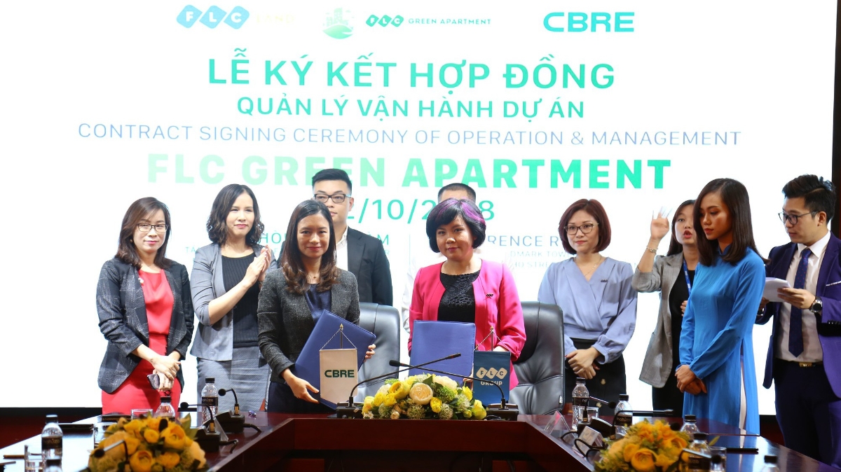 Lễ ký kết hợp đồng quản lý vận hành FLC Green Apartment giữa FLC Group và CBRE Việt Nam.