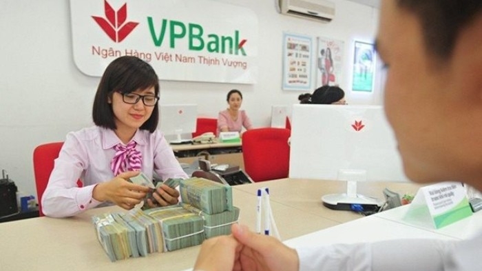 Khách hàng giao dịch tại  VPBank.