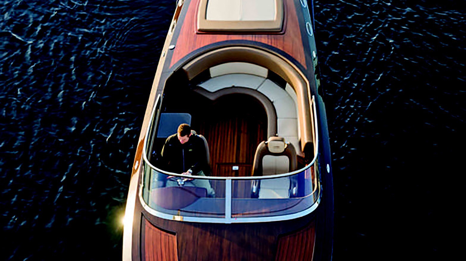 Cư dân Ecopark Grand có đặc quyền di chuyển và ngắm thiên nhiên trong nội khu biệt thự đảo bằng ca nô riêng của phân khu này.