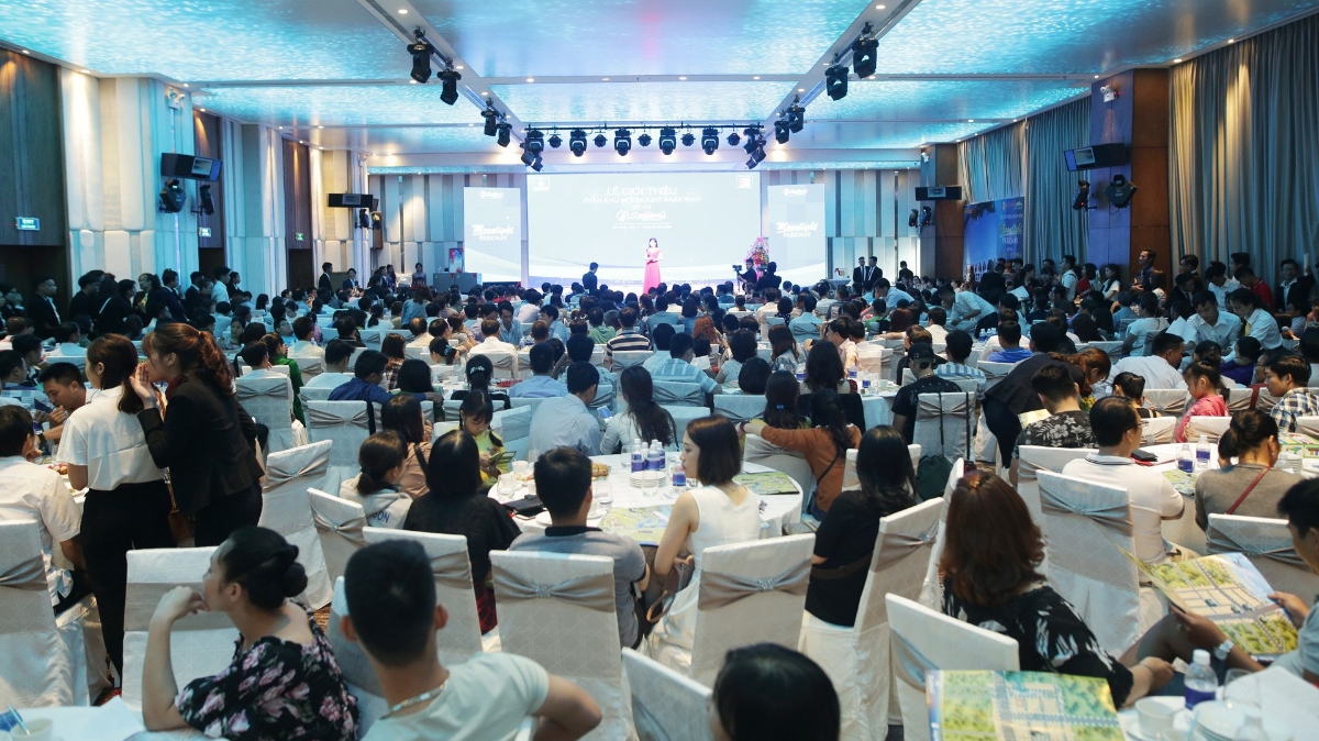 Lễ giới thiệu phân khu Moonlight Parkway thuộc dự án Sentosa Riverside 2 thu hút hơn 500 khách hàng tham dự vào sáng ngày 3/6/2018 tại New Orient Hotel Danang.