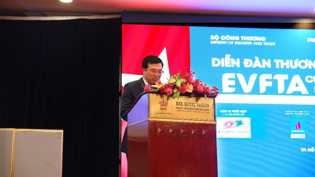 Thứ trưởng Bộ Công Thương - ông Hoàng Quốc Vượng phát biểu khai mạc Diễn đàn.