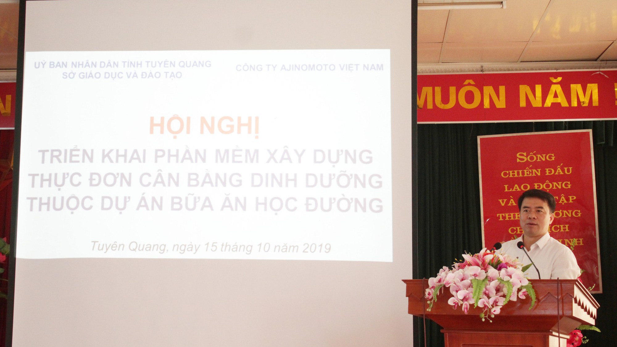 Ông Ma Quang Hiếu - Phó Giám đốc Sở Giáo dục và Đào tạo tỉnh Tuyên Quang chỉ đạo triển khai áp dụng Dự án tại Hội nghị.