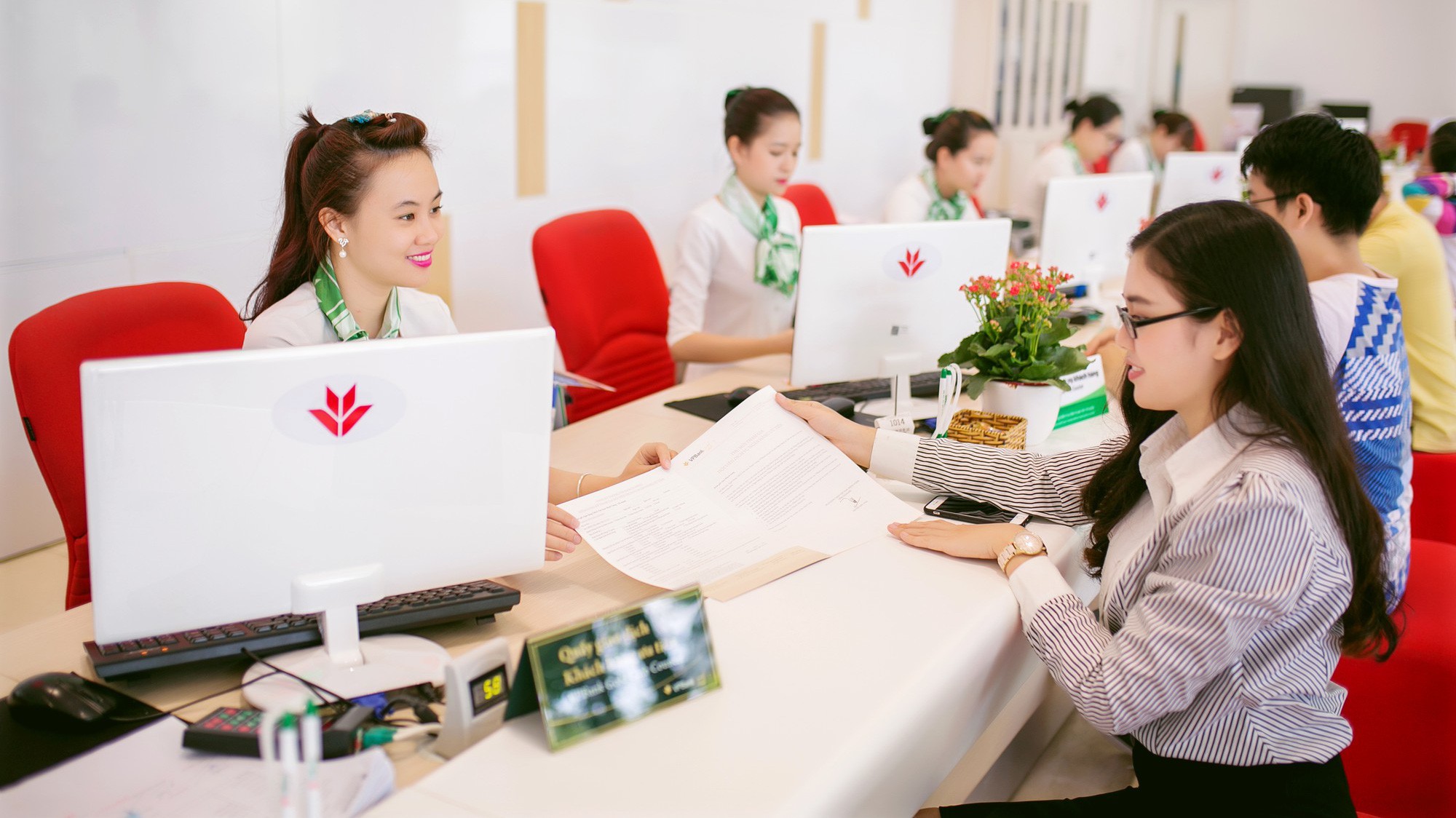 Cũng trong quý 3, VPBank đã ra mắt sản phẩm ngân hàng số YOLO và dịch vụ ngân hàng dành riêng cho phân khúc khách hàng cao cấp VPBank Diamond.