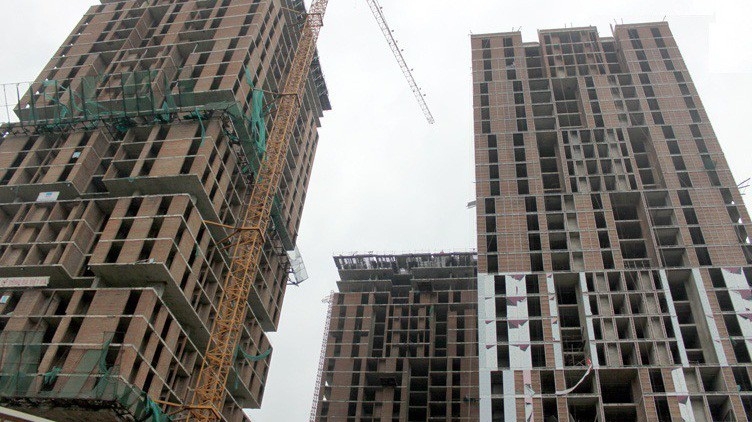 Lượng tồn kho bất động sản vẫn còn khá lớn, tập trung ở các dự án ở xa trung tâm, đô thị, hạ tầng yếu kém, rất khó tiêu thụ.