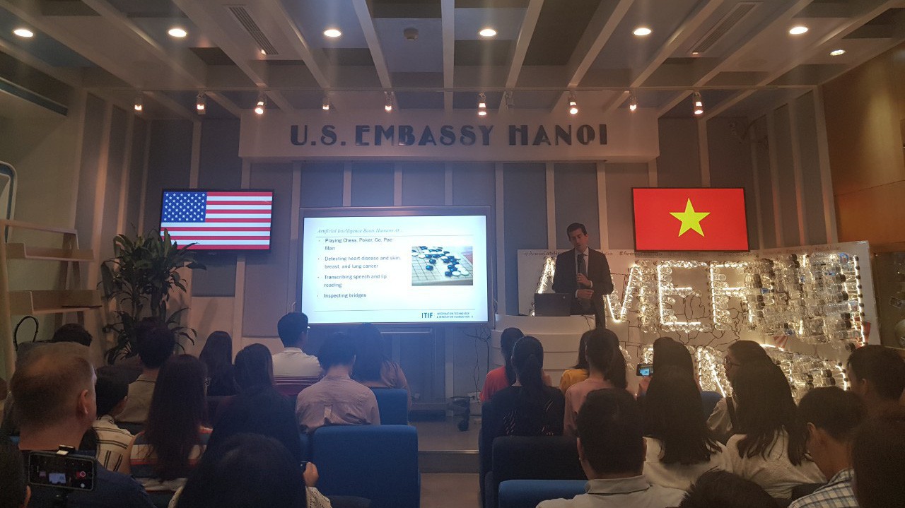 Thảo luận về quản lý rủi ro của quá trình số hóa nhưng không cản trở đổi mới sáng tạo chiều 8/10.