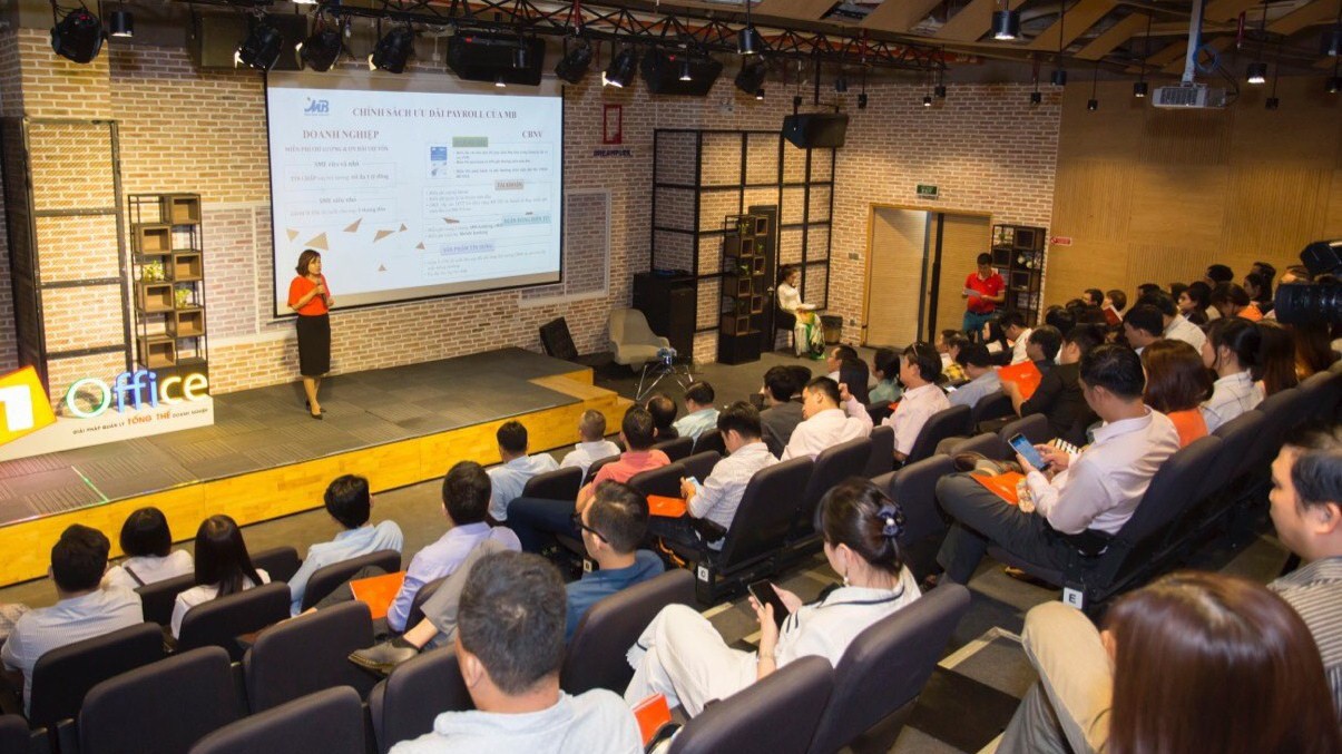 Với thiết kế nhiều ưu đãi, các doanh nghiệp sẽ được miễn phí dịch vụ trả lương qua MB trên 1Office.