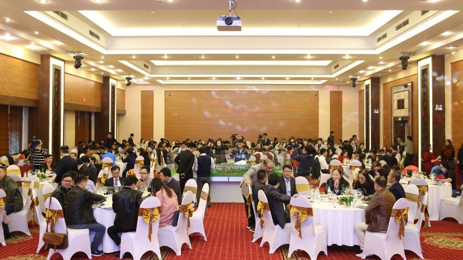 Nhiều vị khách kí hợp đồng mua biệt thự tại Monaco Halong đã nhận ngay giải thưởng trị giá 100 triệu đồng là hai vé du lịch Dubai 6 ngày 5 đêm. 