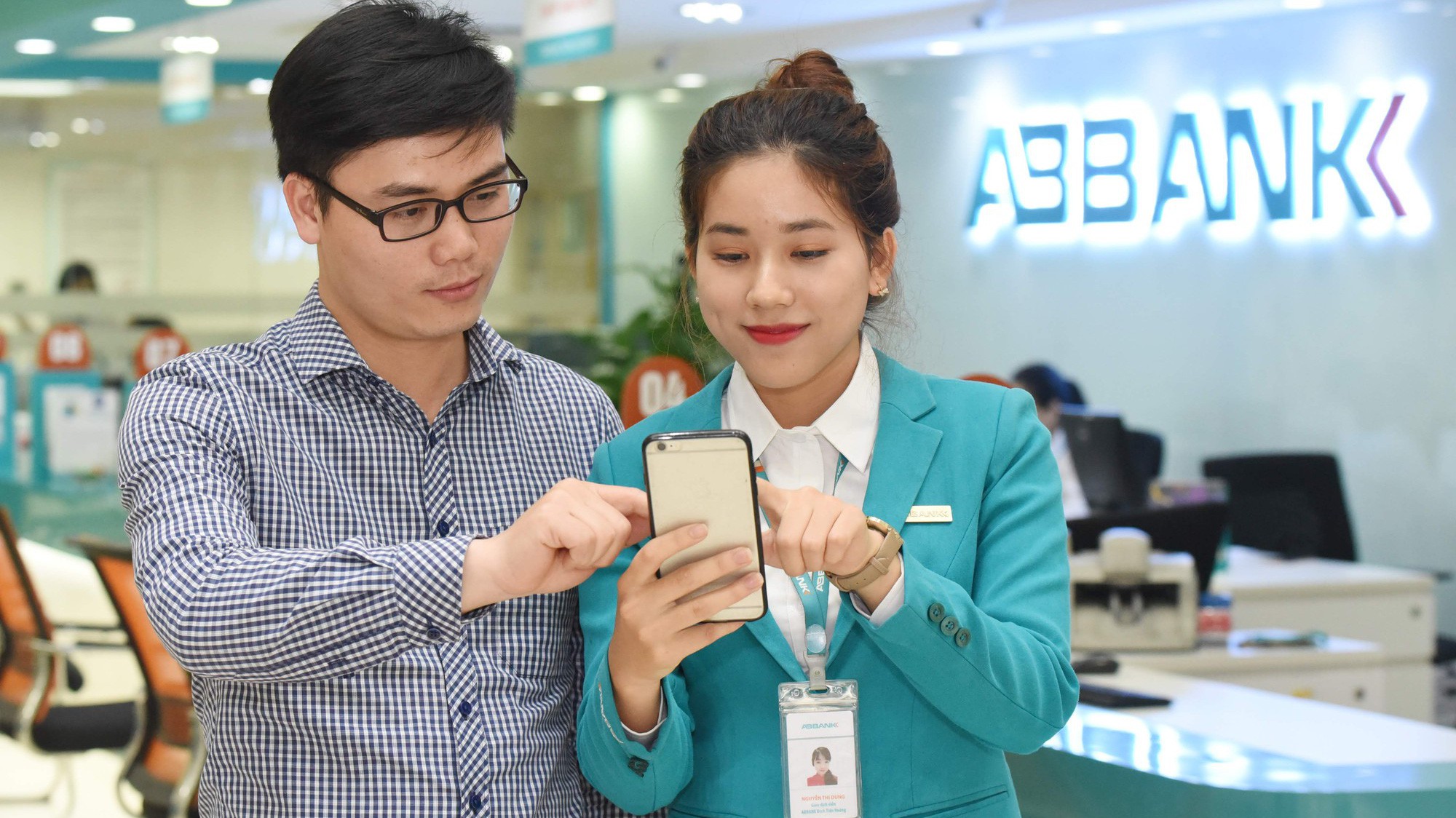 Để sử dụng Soft OTP trên hệ thống ABBank Online Banking, khách hàng có thể cài đặt ứng dụng ABBank SOFT OTP được cung cấp trên Google Play hoặc App Store.