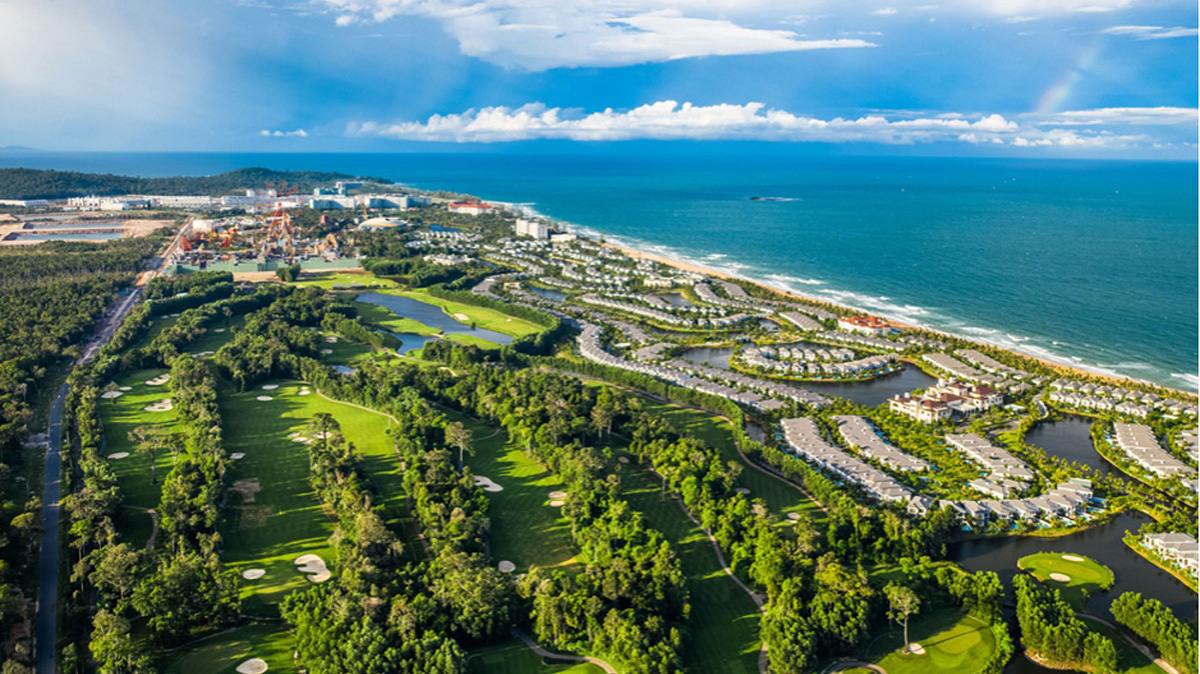 Du lịch hướng biển, trải nghiệm thiên nhiên đang là lựa chọn hàng đầu của du khách Việt.