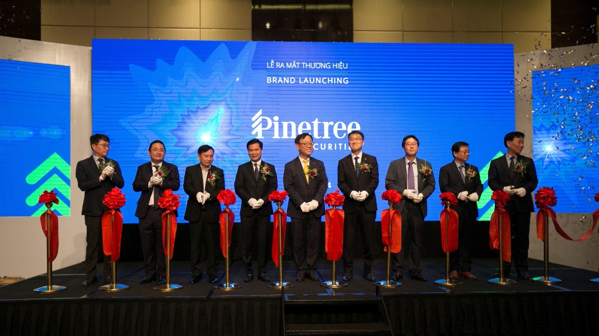 Lễ ra mắt thương hiệu Pinetree Securities.