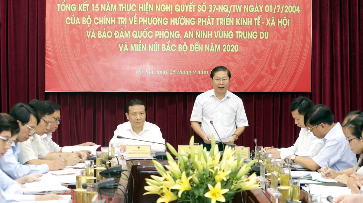 Thứ trưởng Bộ Lao động - Thương binh và Xã hội Lê Tấn Dũng chủ trì hội nghị. Ảnh - Mạnh Dũng.