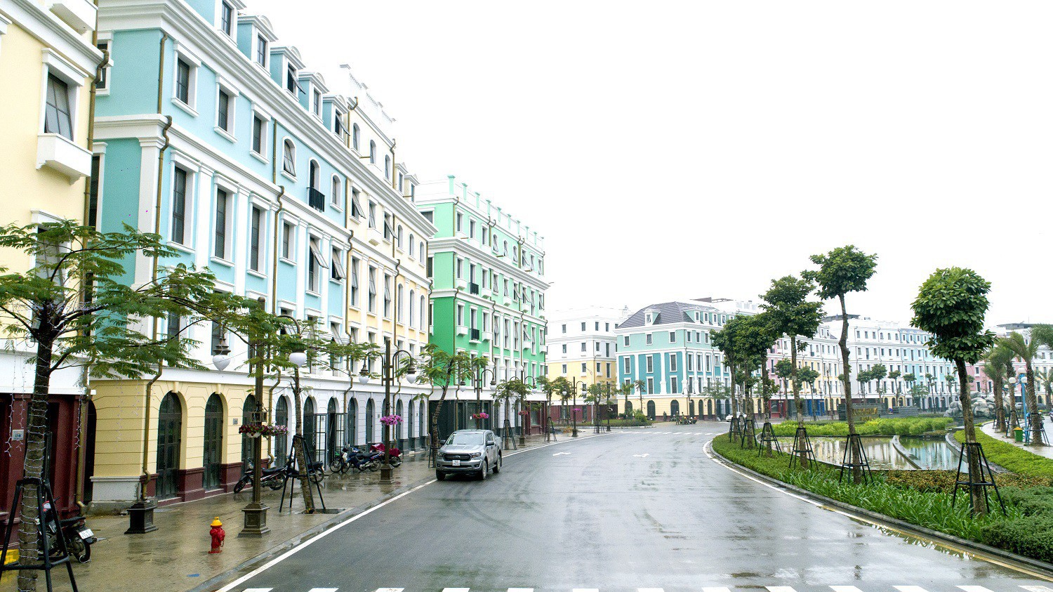 Dãy phố thuộc dự án Sun Premier Village Halong Bay tại Bãi Cháy đã đi vào hoạt động.