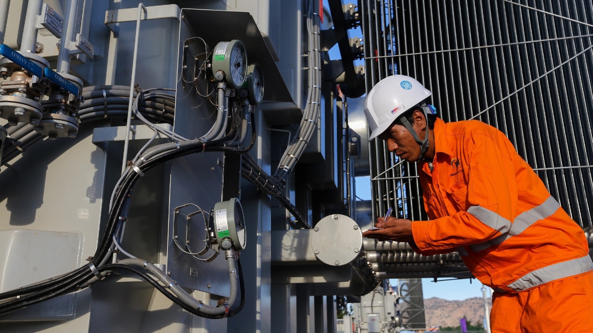 Công nhân nhà máy BIM/AC Renewables.