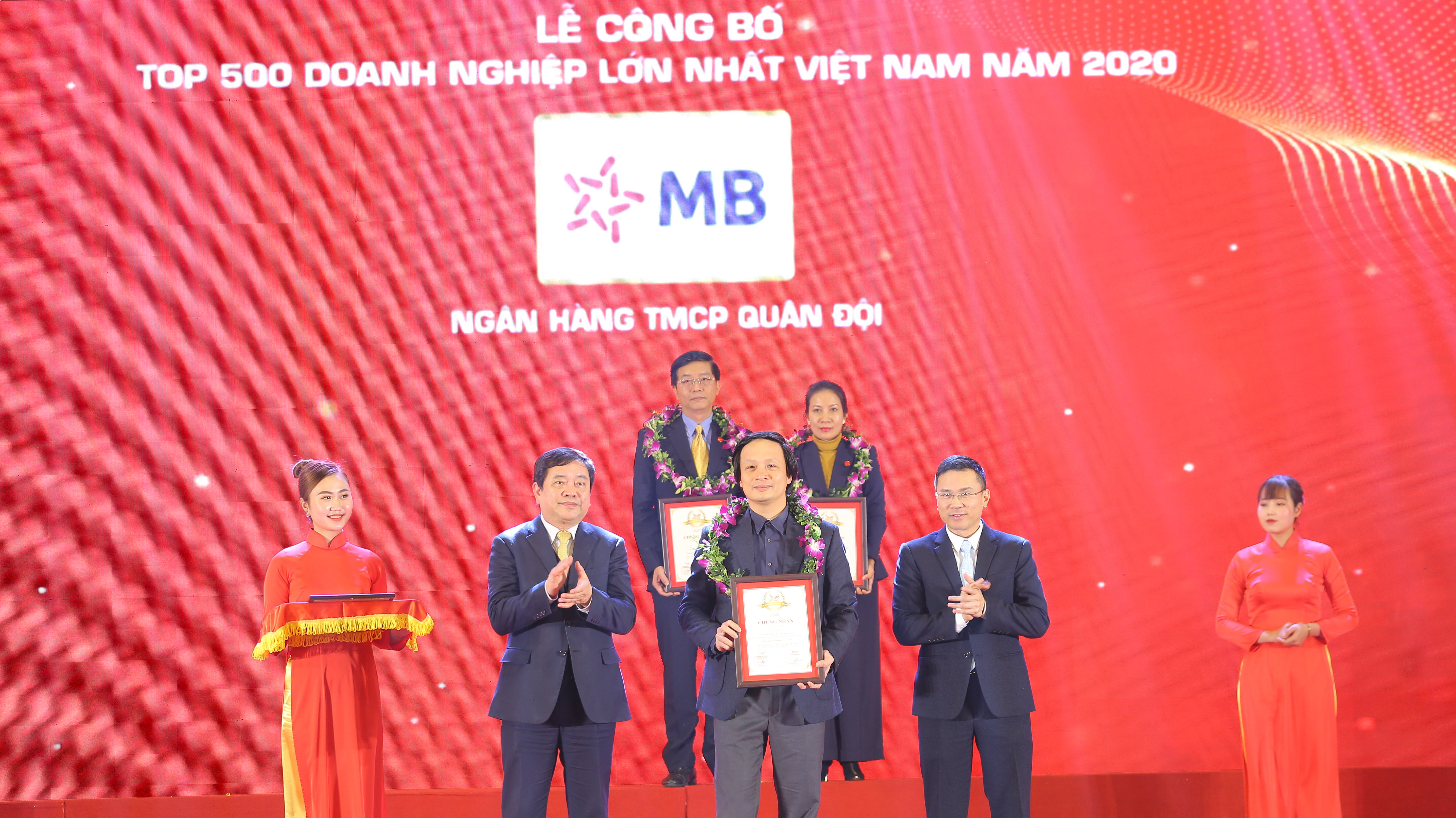 MB đứng vị trí thứ 30 trong Top 500 Doanh nghiệp lớn nhất Việt Nam năm 2020, tăng 7 bậc so với năm 2019.