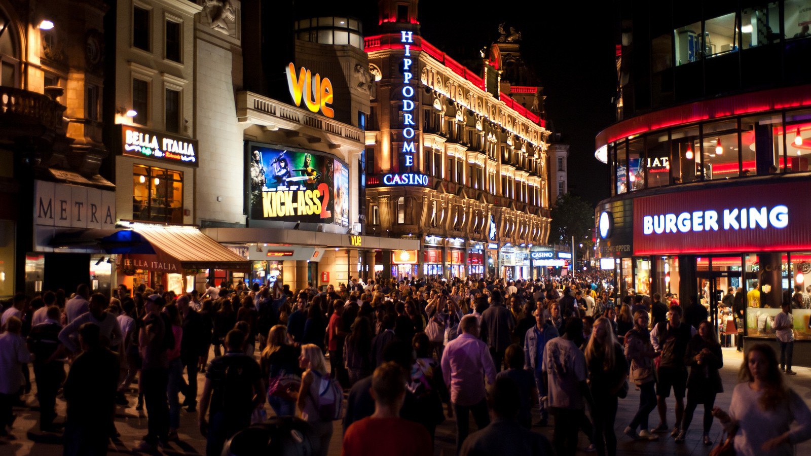 Ngành công nghiệp về đêm tại London hiện chiếm khoảng 40% quy mô nền kinh tế ban đêm nước Anh.