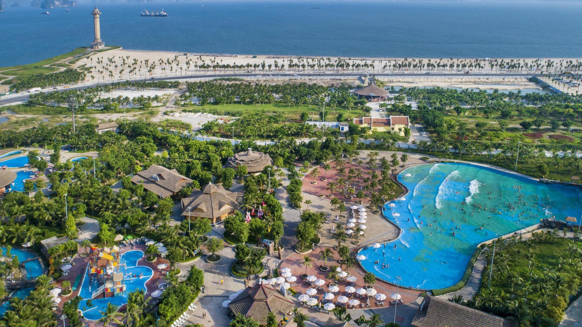 Du lịch Hạ Long tăng trưởng mạnh sau khi tổ hợp vui chơi giải trí Sun World Halong Complex đi vào hoạt động.