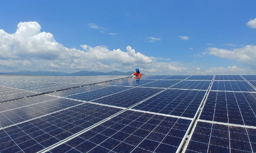 Vốn tư nhân rót vào năng lượng tái tạo