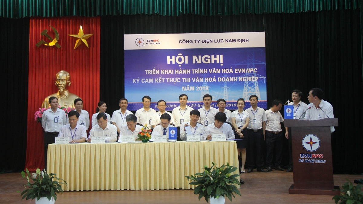 Văn hóa doanh nghiệp của EVNNPC là phát triển bền vững, gắn lợi ích của doanh nghiệp với lợi ích cộng đồng. 