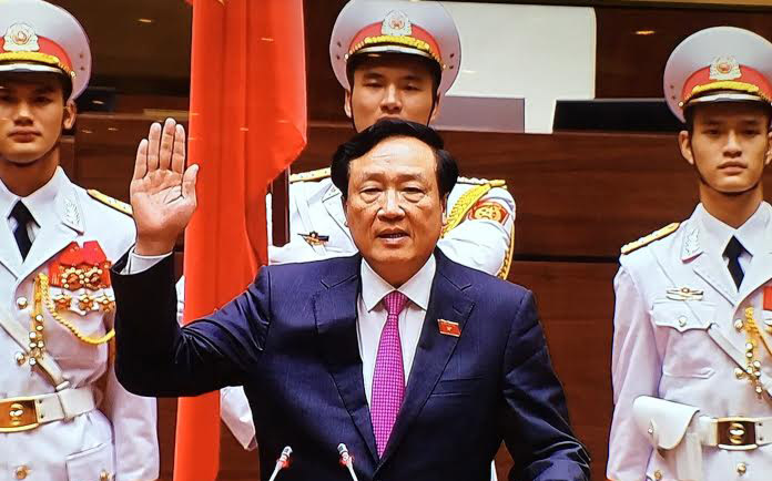 Chánh án Toà án Nhân dân Tối cao tuyên thệ trước Quốc hội.