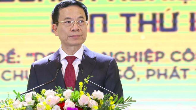 Bộ trưởng Bộ Thông tin và Truyền thông Nguyễn Mạnh Hùng.