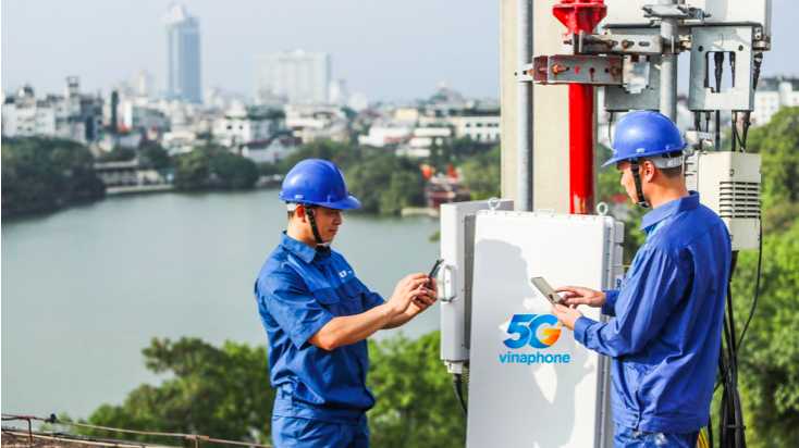 Trạm phát sóng 5G của nhà mạng VinaPhone tại khu vực Hồ Gươm.