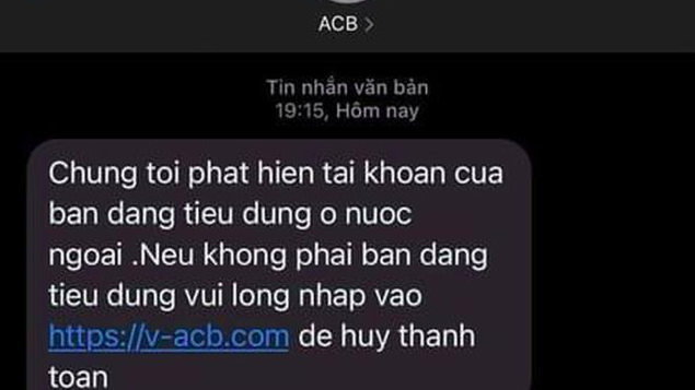 Tin nhắn giả mạo ngân hàng để lừa đảo.