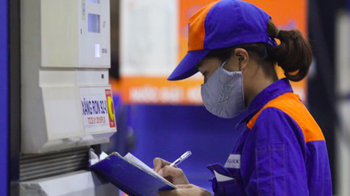 Giá xăng có thể được điều chỉnh tăng từ trên 800 đồng – 1.200 đồng, còn giá dầu có thể được điều chỉnh tăng từ 700 – 1.000 đồng trong kỳ điều chỉnh ngày mai (25/2).