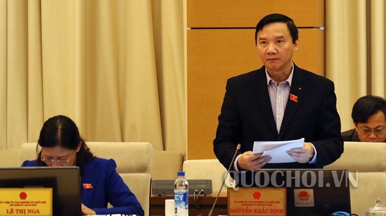 Chủ nhiệm Uỷ ban Pháp luật Nguyễn Khắc Định phát biểu tại phiên thảo luận.