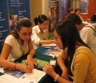 "Evariste Galois" là học bổng dành cho các sinh viên có mong muốn được đào tạo sau đại học, chuyên về nghiên cứu ở các lĩnh vực: Khoa học cơ bản, Đào tạo kỹ sư và Công nghệ, Kinh tế và Quản lý, Khoa học Chính trị và Luật.