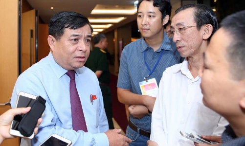 Sân golf trong sân bay: Bộ trưởng Nguyễn Chí Dũng nói gì?