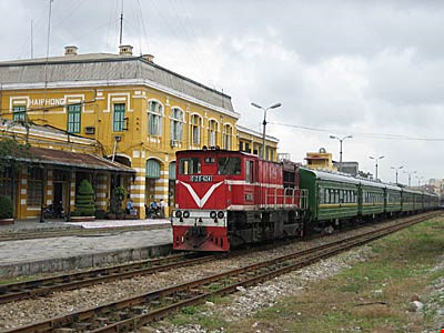 Trong số 164 tàu cũ của Trung Quốc mà ngành đường sắt chủ trương mua về, có những tàu đã sản xuất từ 20 năm trước.<br>