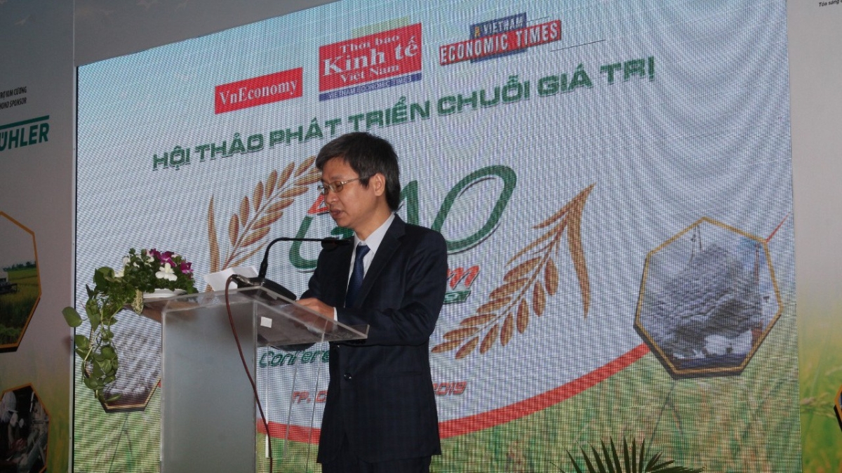 Ông Nguyễn Thế Hào - Phó tổng biên tập Thường trực Thời báo Kinh tế Việt Nam phát biểu khai mạc tại Hội thảo.