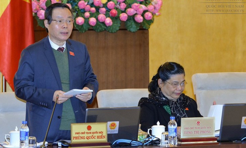 Phó chủ tịch Quốc hội Phùng Quốc Hiển phát biểu tại phiên thảo luận.