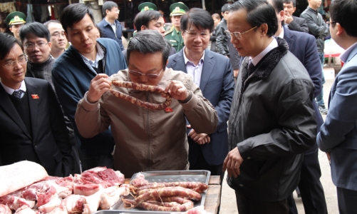 An toàn thực phẩm: Sao vẫn rau hai luống, lợn hai chuồng?