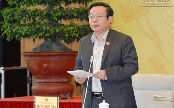 Phó chủ tịch Quốc hội Phùng Quốc Hiển tại phiên thảo luận về dự án Luật Quản lý, sử dụng tài sản công của các vị đại biểu chuyên trách, sáng 4/4.<br>