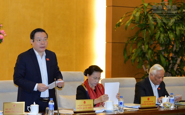 <span style="font-family: 'Times New Roman'; font-size: 15px;">Phó chủ tịch Quốc hội Phùng Quốc Hiển phát biểu tại phiên họp của Uỷ ban Thường vụ Quốc hội sáng 16/3.</span>