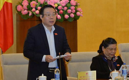 Phó chủ tịch Quốc hội Phùng Quốc Hiển nhấn mạnh việc cấp vốn cho hai ngân hàng phải được thực hiện đúng luật.