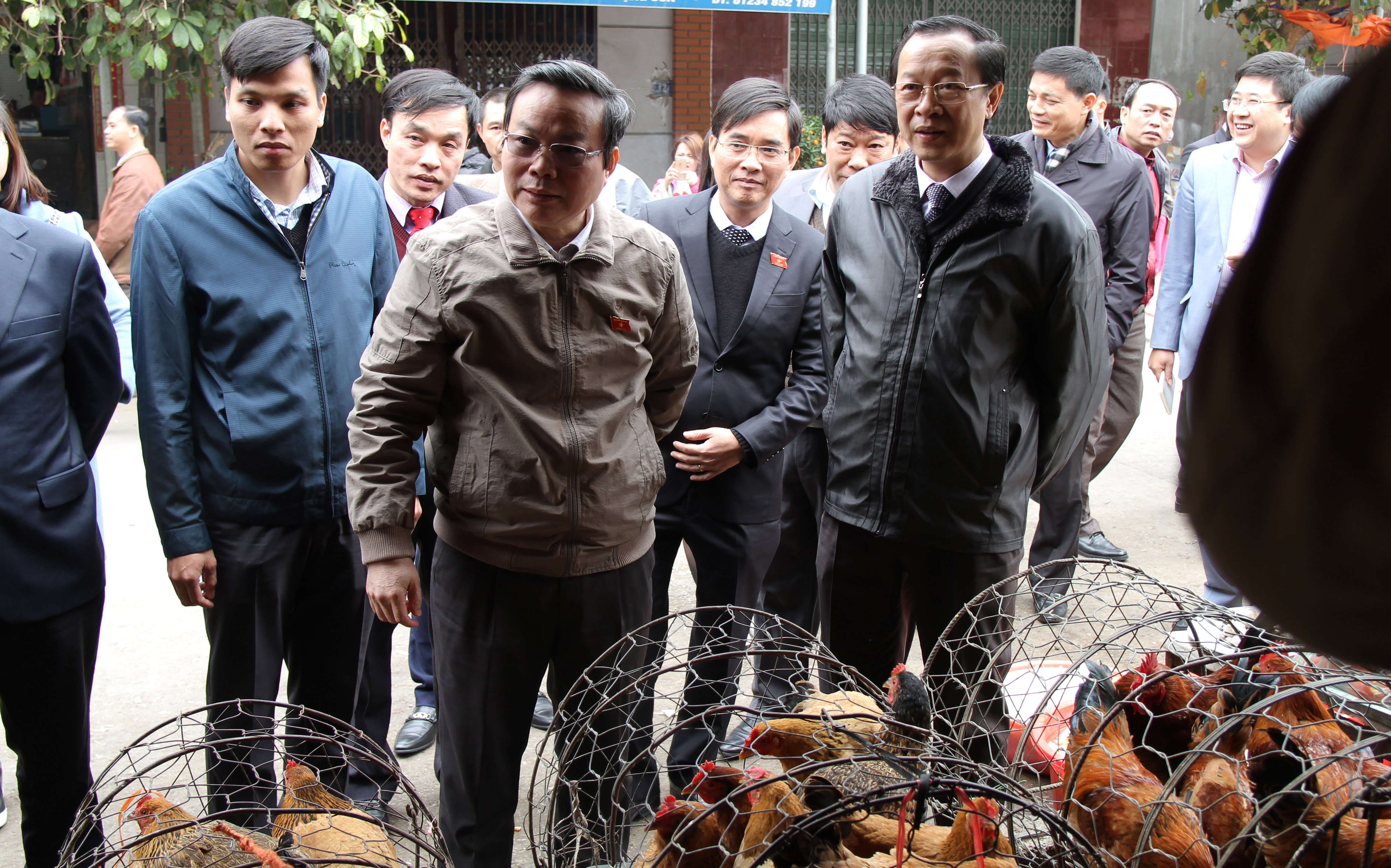 Đoàn giám sát do Phó chủ tịch Quốc hội Phùng Quốc Hiển làm trưởng đoàn giám sát tại Lạng Sơn về thực hiện chính sách, pháp luật về an toàn thực phẩm giai đoạn 2011 - 2016 - Ảnh: Mỹ An.