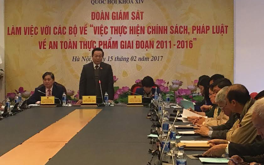 Phó chủ tịch Quốc hội Phùng Quốc Hiển phát biểu tại buổi làm việc với các bộ.