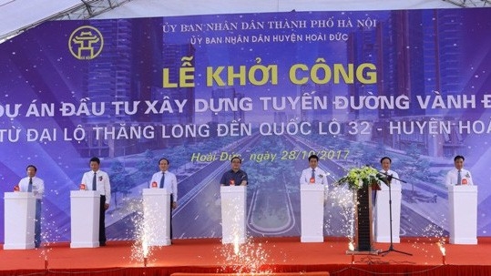 Các đồng chí lãnh đạo thành phố phát lệnh khởi công dự án đường vành đai 3,5.