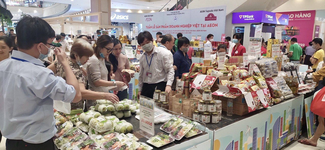 Hàng hóa được trưng bày trong một sự kiện kết nối cung cầu tại TTMS AEON Tân Phú.